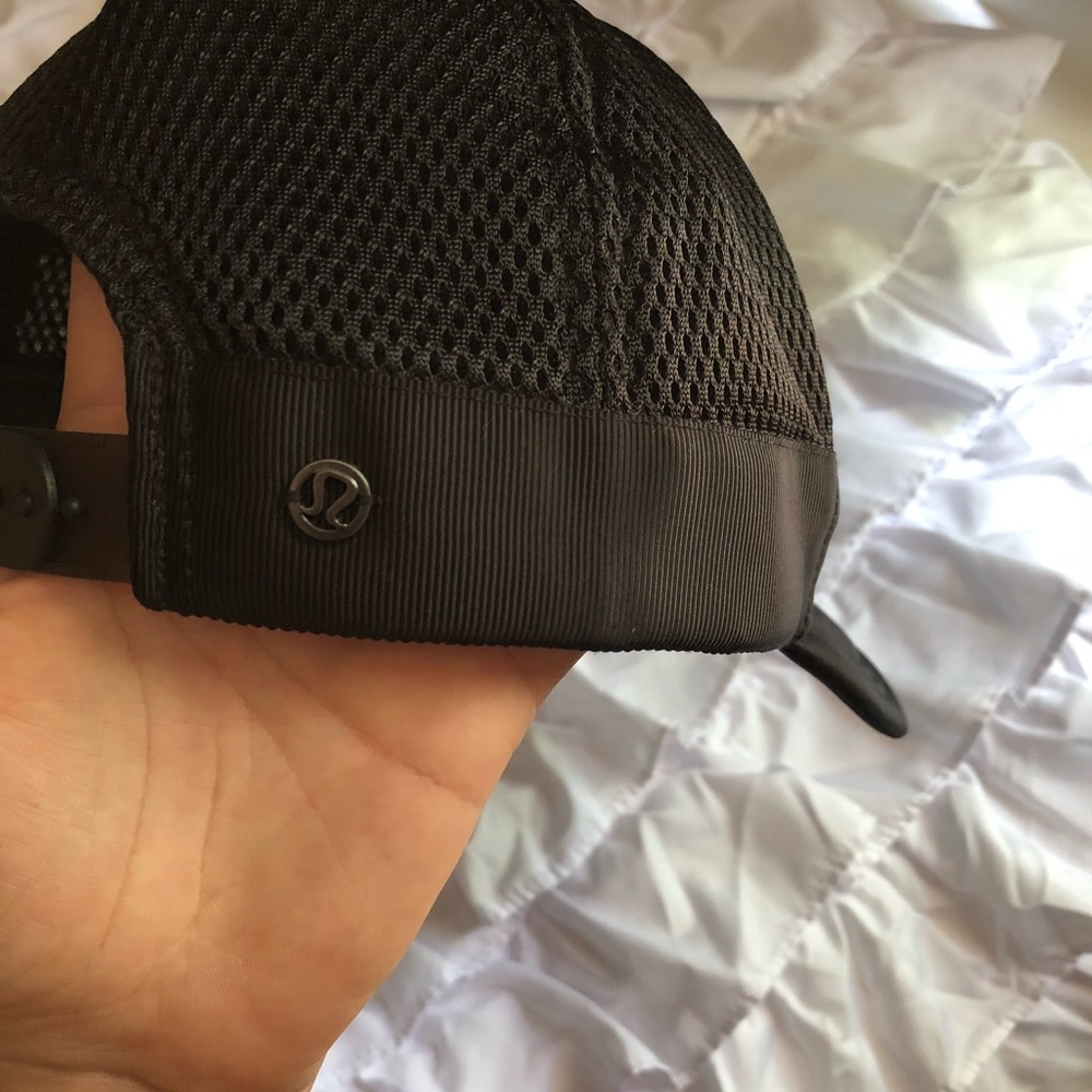 Lululemon dash and splash hat